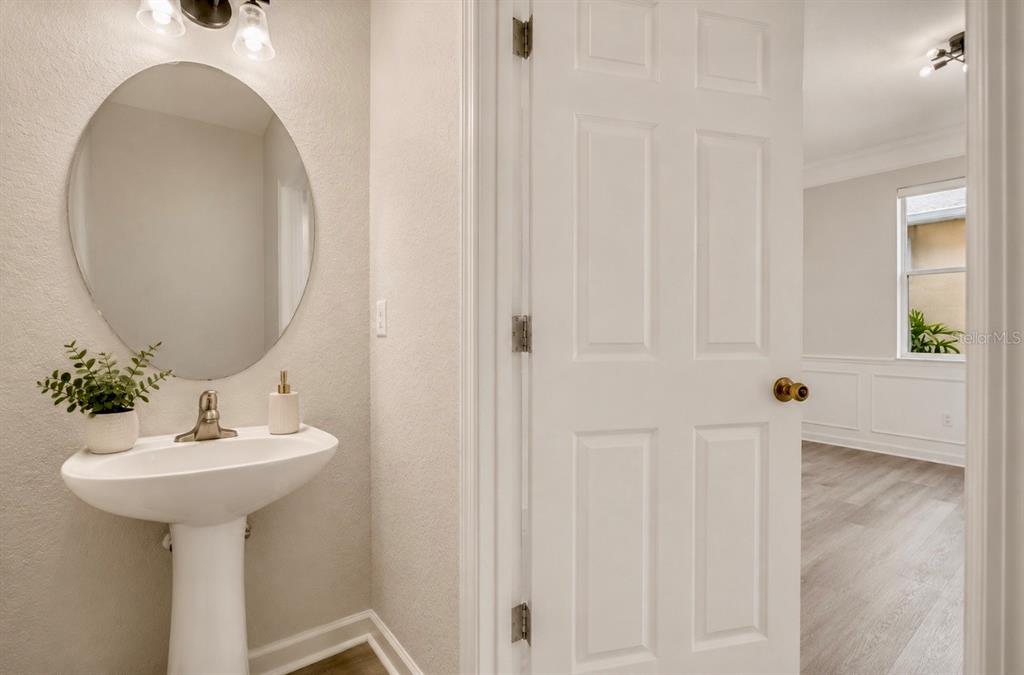 8632 ABBOTSBURY DRIVE gallery image #12