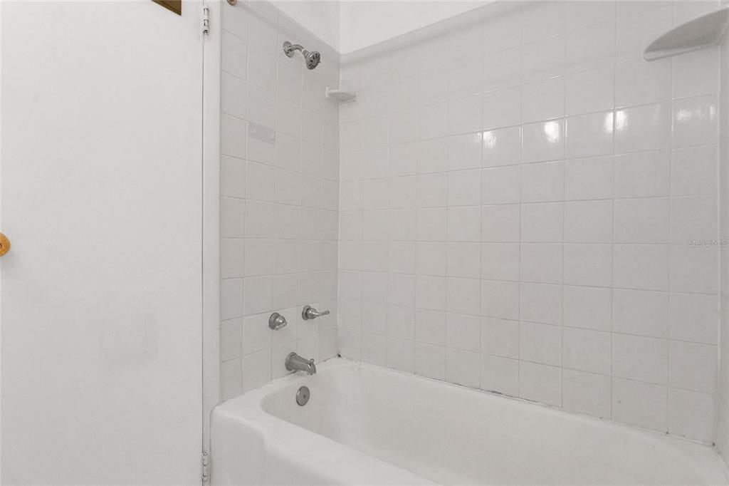 2482 ROXBURY ROAD gallery image #15