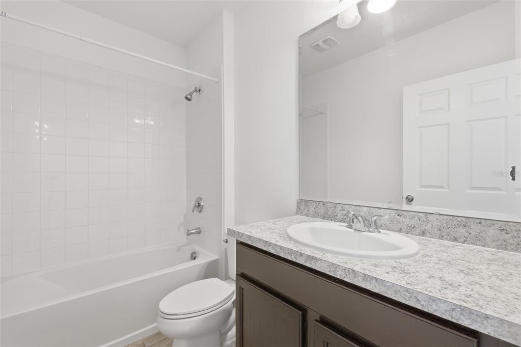 652 SAMUEL PLACE gallery image #11