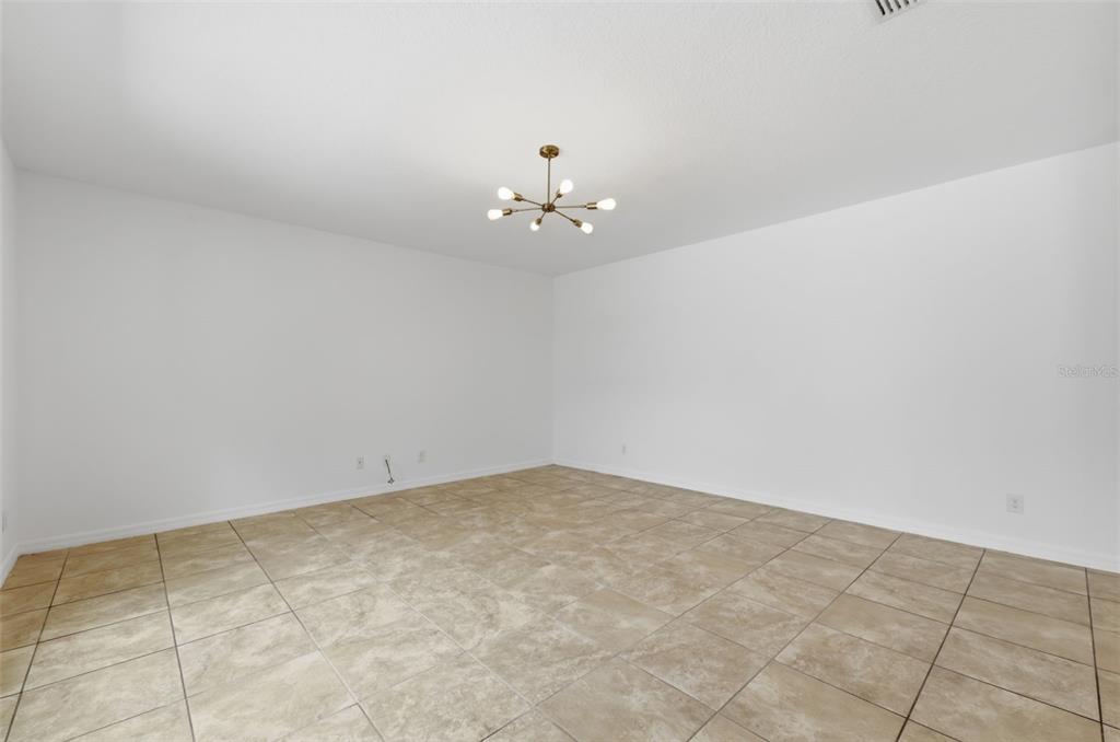 652 SAMUEL PLACE gallery image #15