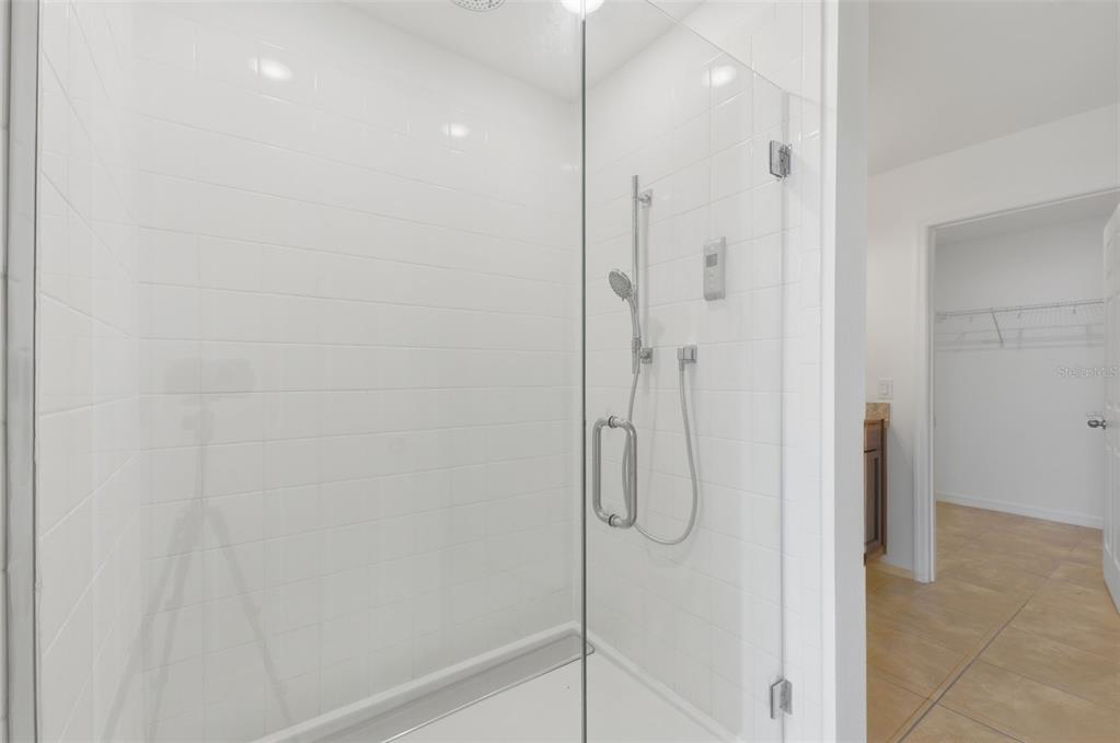 652 SAMUEL PLACE gallery image #22