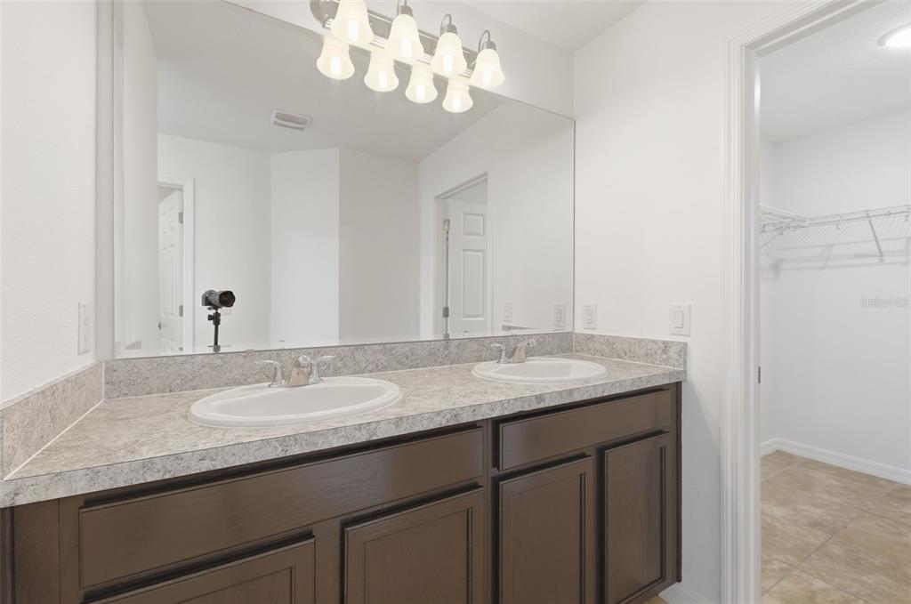 652 SAMUEL PLACE gallery image #23