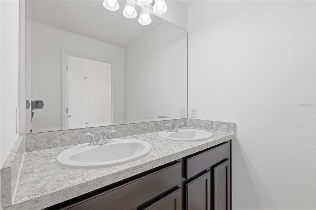 652 SAMUEL PLACE gallery image #26