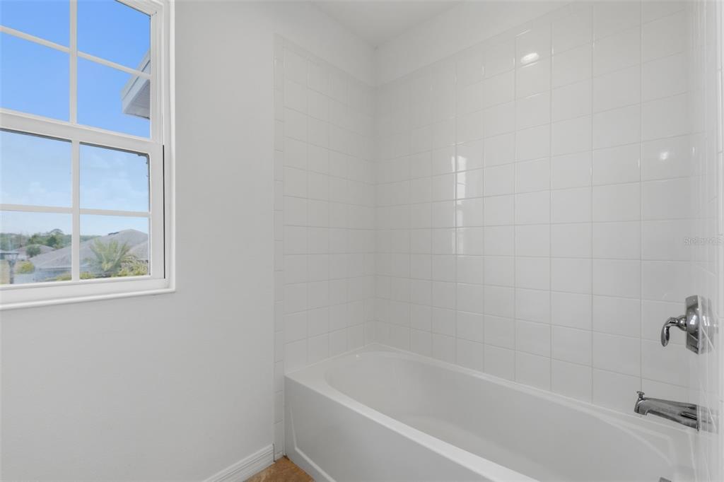 652 SAMUEL PLACE gallery image #27