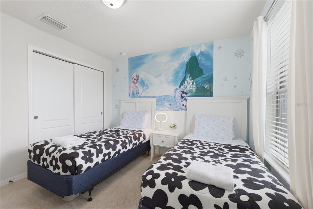 8956 ZURICH LANE gallery image #17