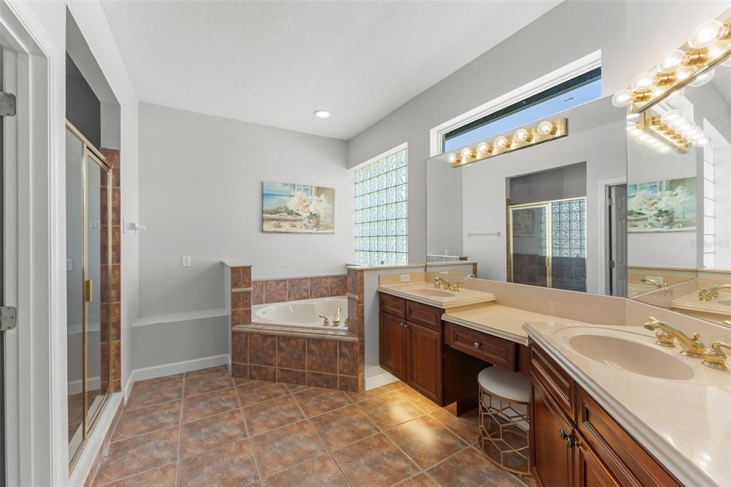 1317 GLENHEATHER DRIVE gallery image #17