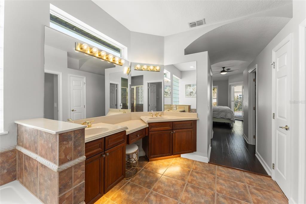 1317 GLENHEATHER DRIVE gallery image #18