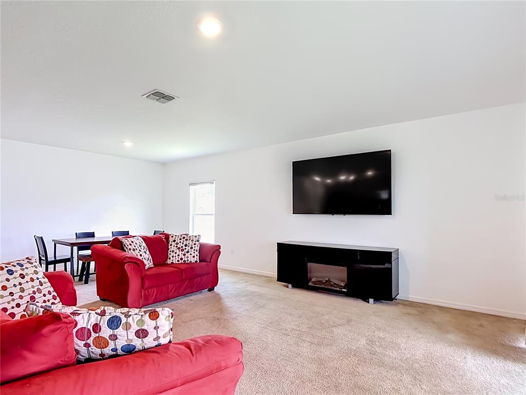 417 BLUE LAKE CIRCLE gallery image #4