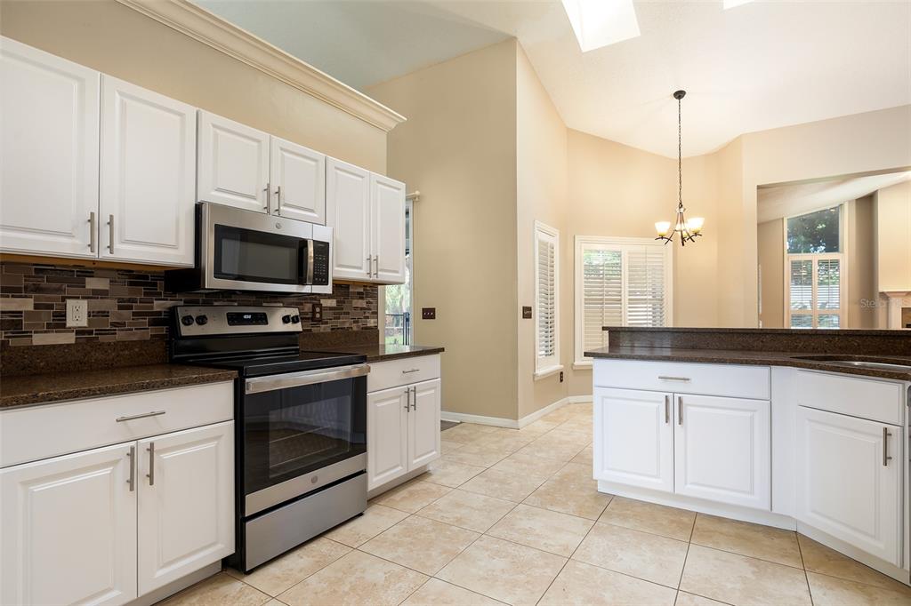 1058 ALMOND TREE CIRCLE gallery image #10
