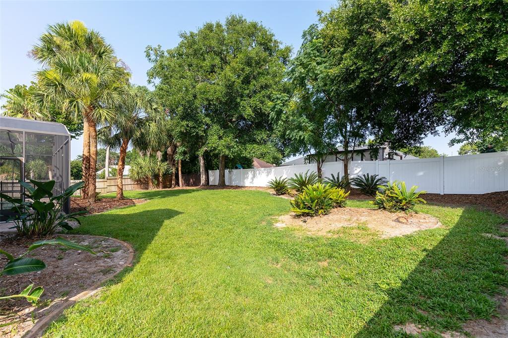 1058 ALMOND TREE CIRCLE gallery image #31