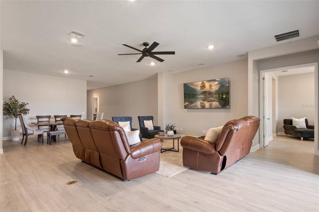 19358 BANFIELD PLACE gallery image #28