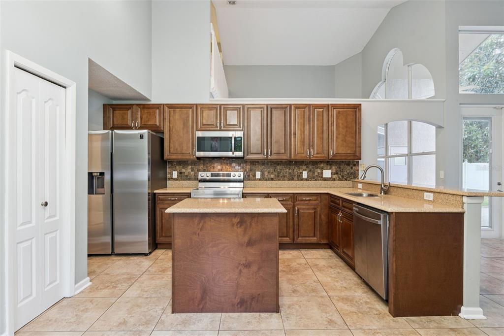 1025 OCEANBREEZE COURT gallery image #13