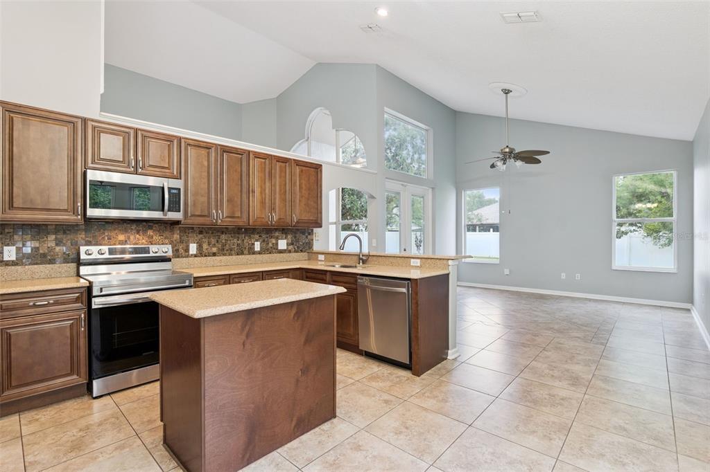 1025 OCEANBREEZE COURT gallery image #15