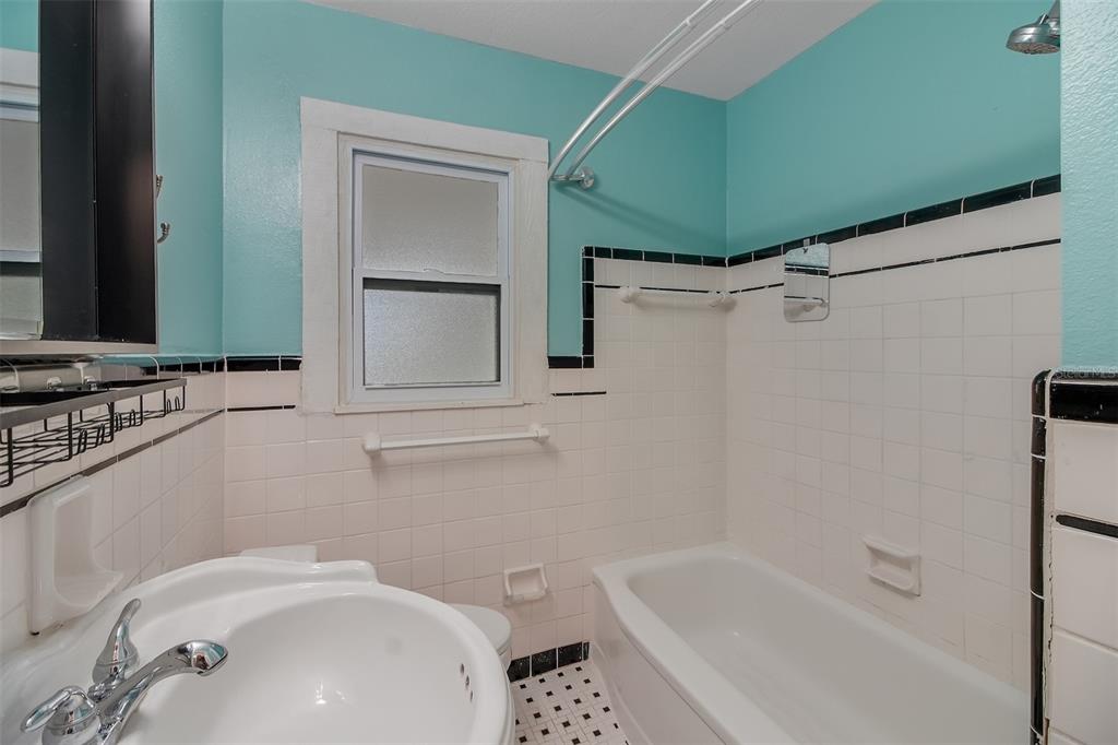 301 S HAMPTON AVENUE gallery image #32