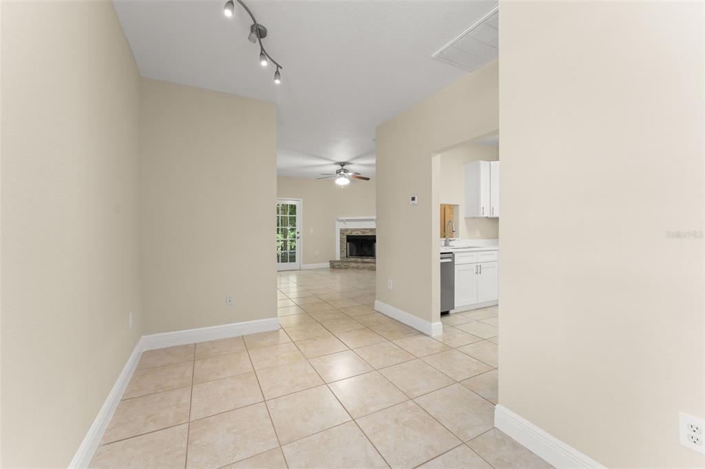 498 DEAN CREEK LANE gallery image #3
