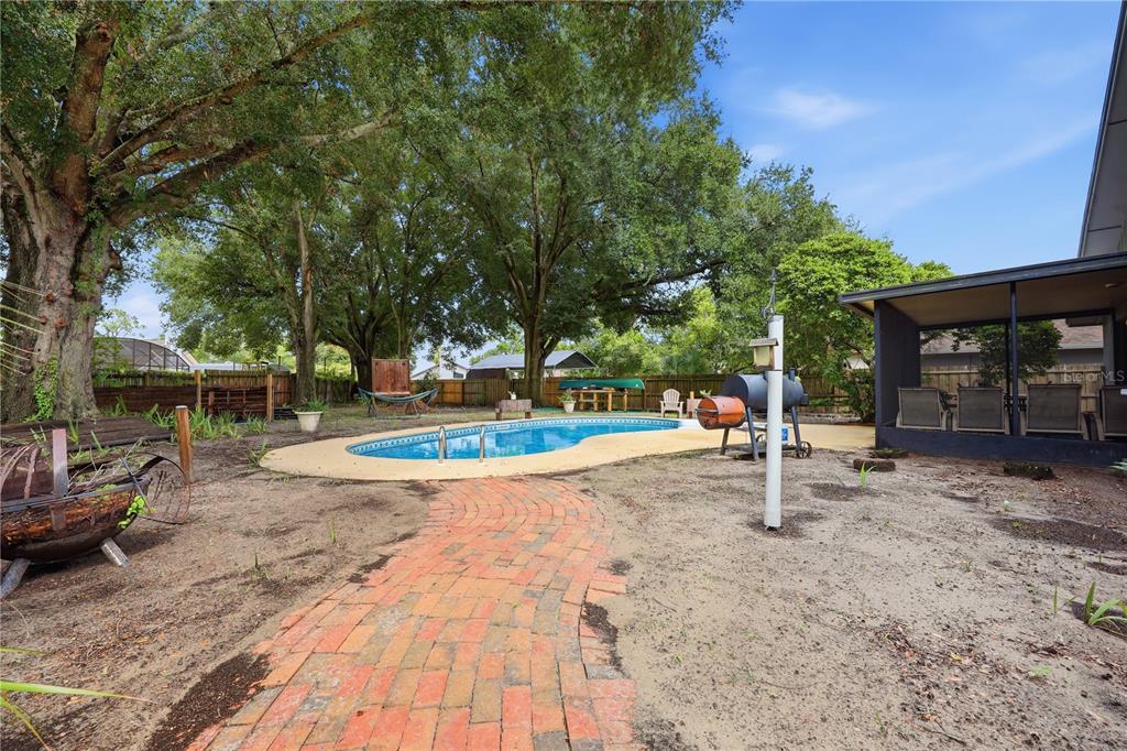 5583 LONG LAKE DRIVE gallery image #17