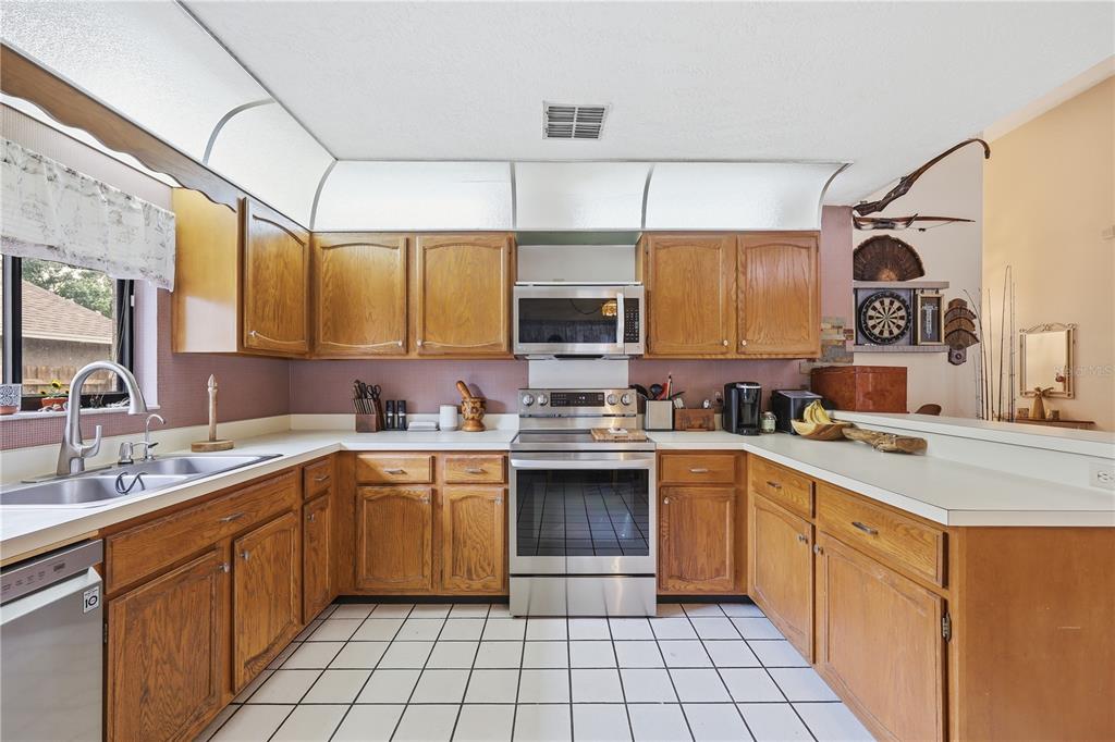 5583 LONG LAKE DRIVE gallery image #8