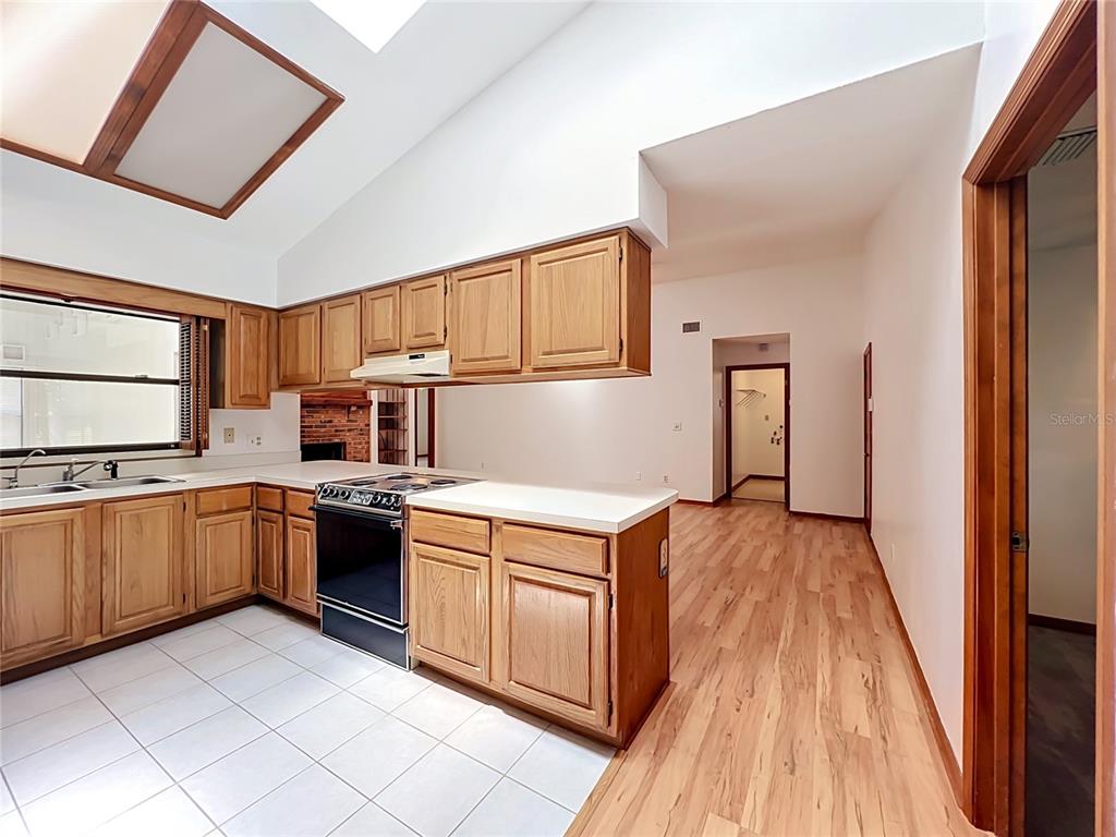 1532 SACKETT CIRCLE gallery image #25