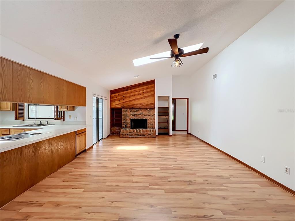 1532 SACKETT CIRCLE gallery image #33