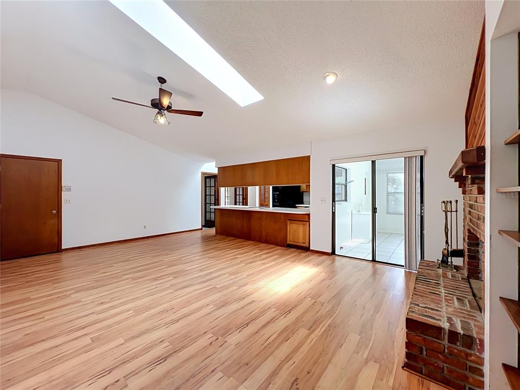 1532 SACKETT CIRCLE gallery image #35