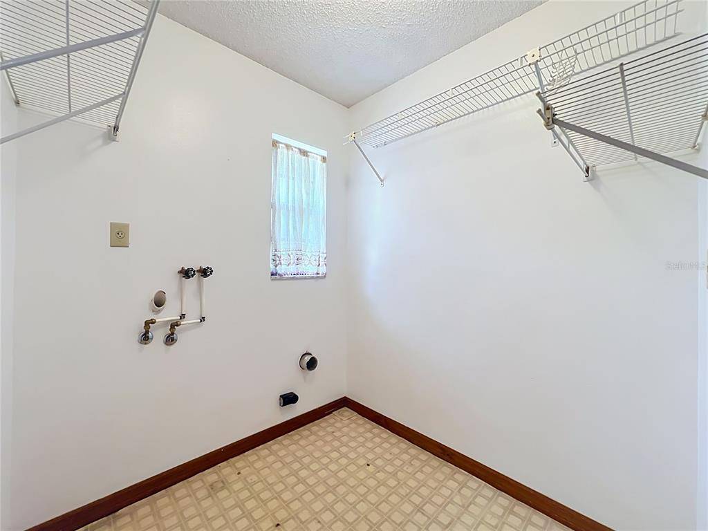 1532 SACKETT CIRCLE gallery image #56