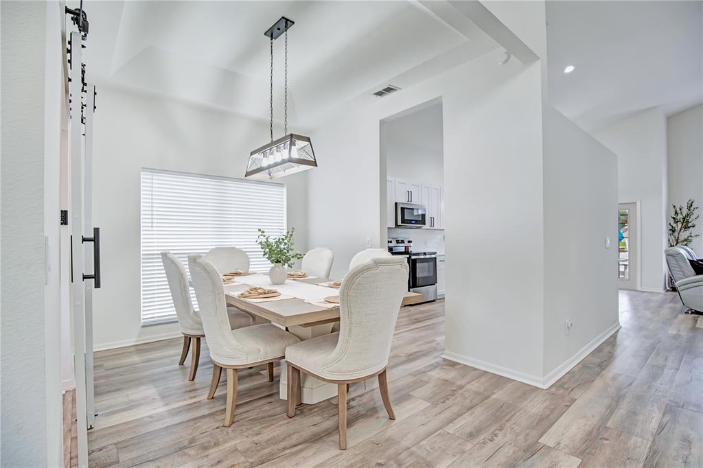 510 HARDWOOD CIRCLE gallery image #8