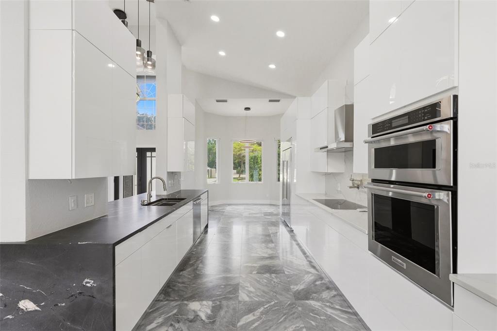 673 LAKE HARBOR CIRCLE gallery image #11