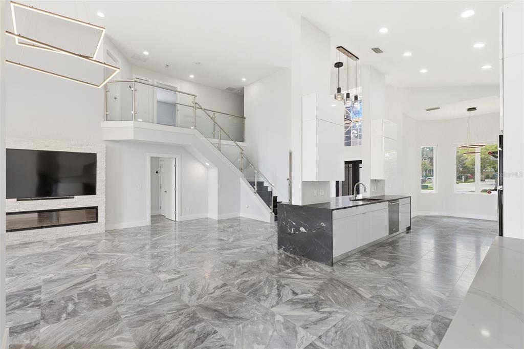 673 LAKE HARBOR CIRCLE gallery image #12