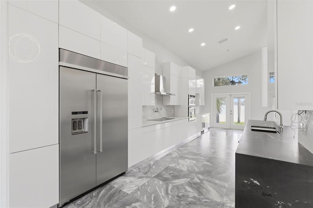 673 LAKE HARBOR CIRCLE gallery image #14