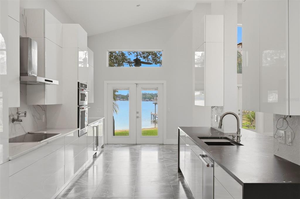 673 LAKE HARBOR CIRCLE gallery image #15