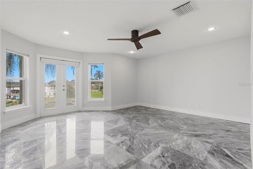 673 LAKE HARBOR CIRCLE gallery image #19