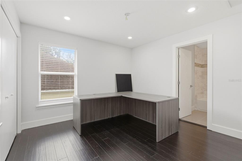 673 LAKE HARBOR CIRCLE gallery image #26