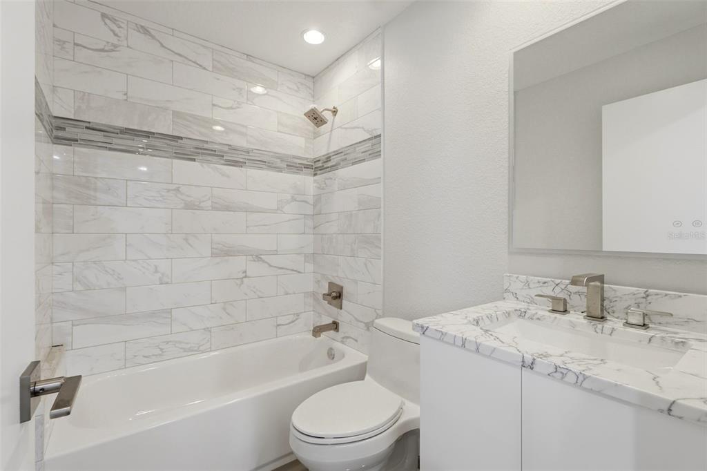 673 LAKE HARBOR CIRCLE gallery image #27