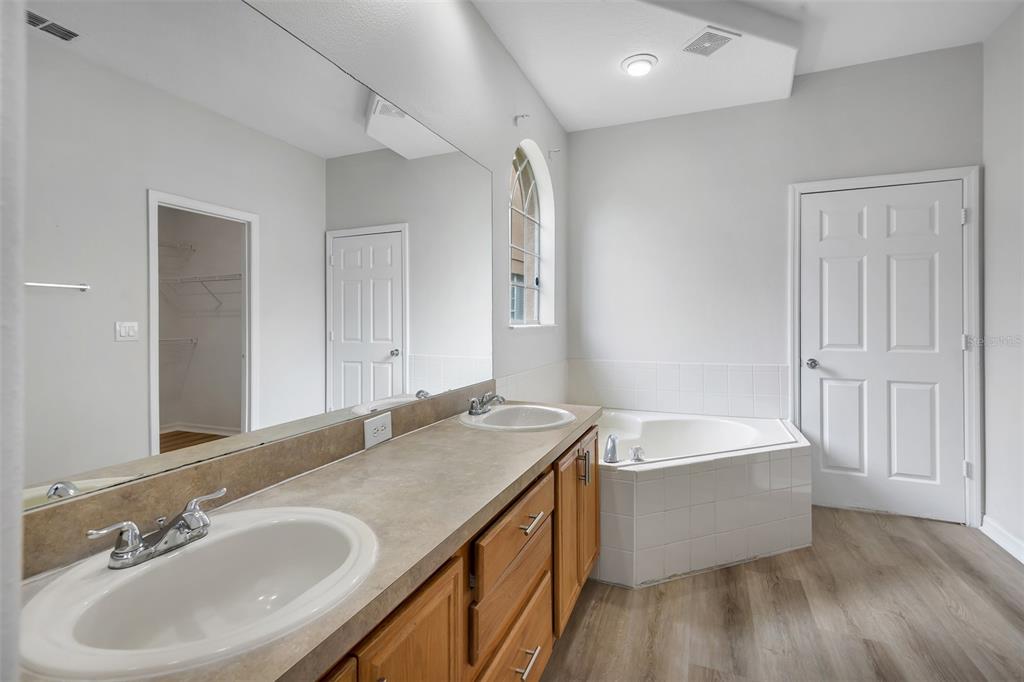 1720 BEAR BAY COVE gallery image #17