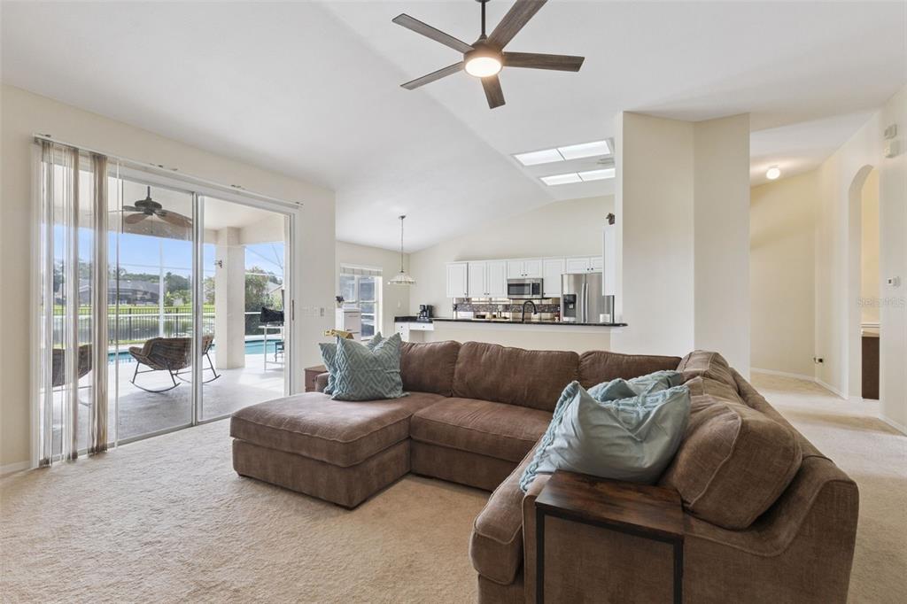 14313 ROXSHIRE DRIVE gallery image #10