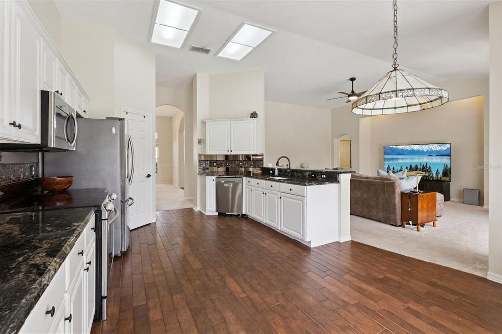 14313 ROXSHIRE DRIVE gallery image #11