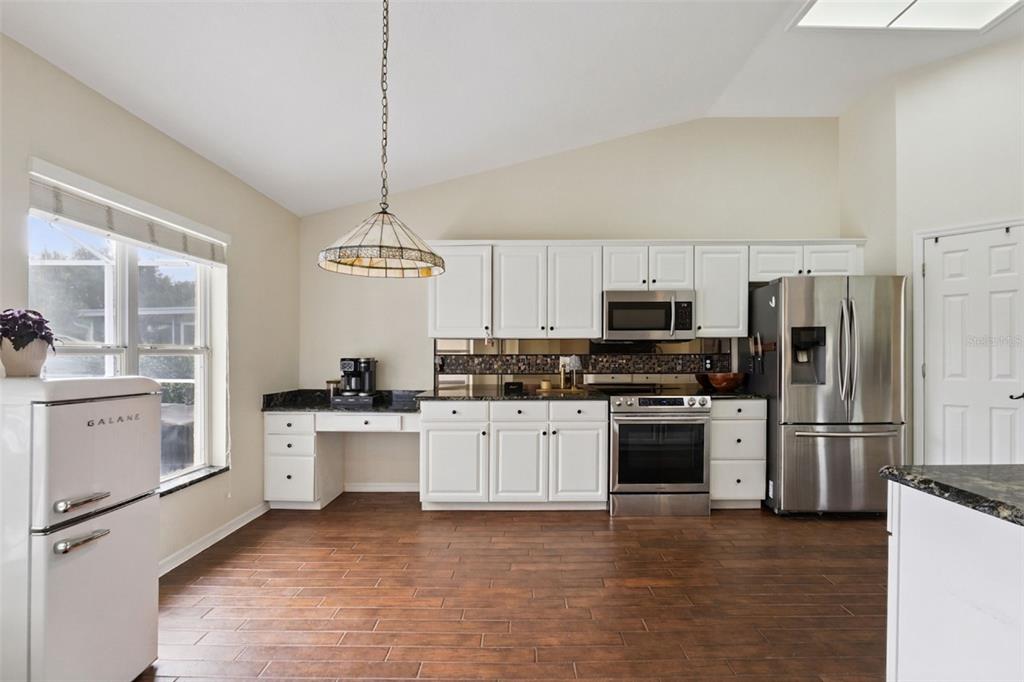 14313 ROXSHIRE DRIVE gallery image #12