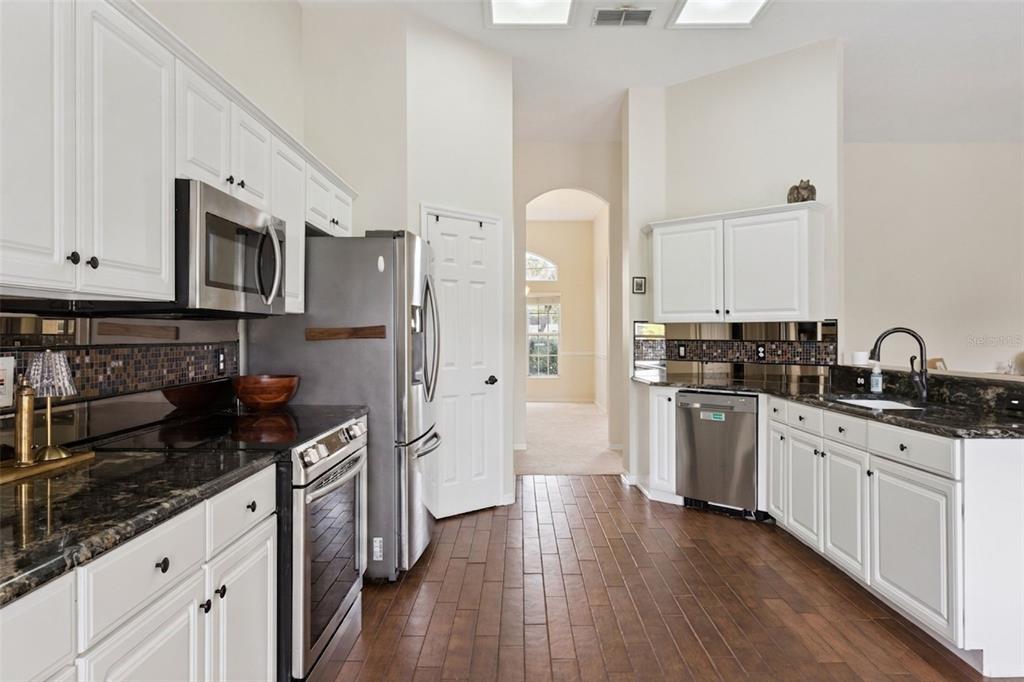 14313 ROXSHIRE DRIVE gallery image #14