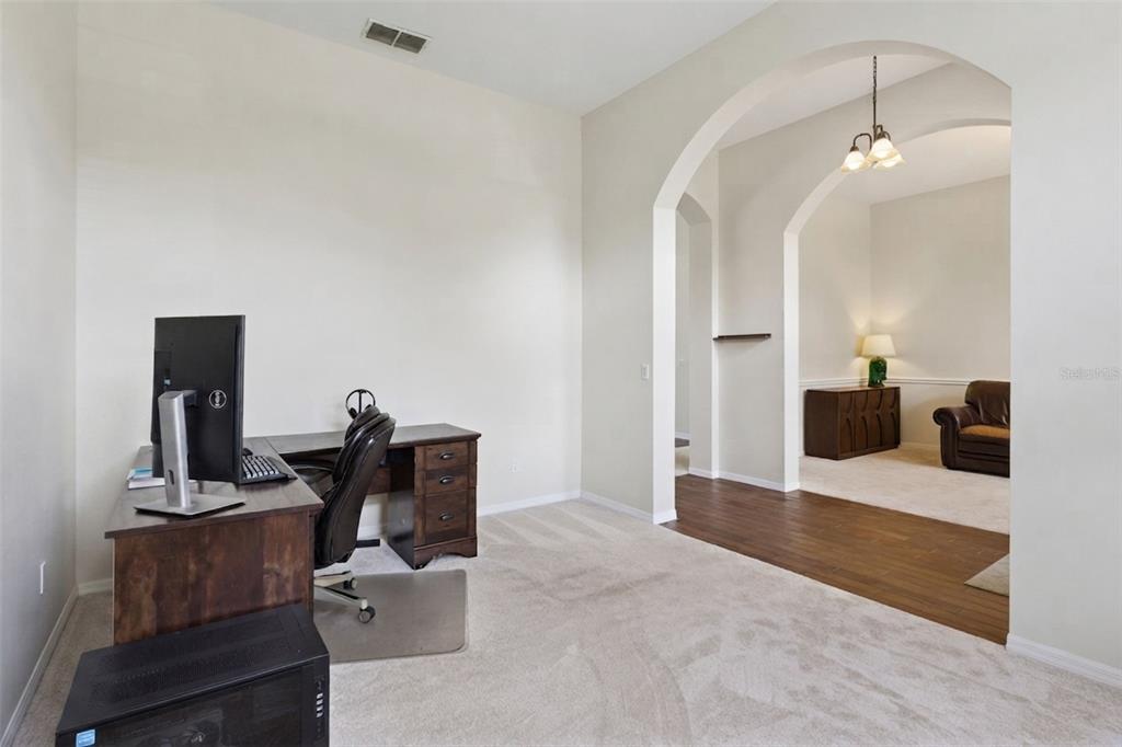 14313 ROXSHIRE DRIVE gallery image #5
