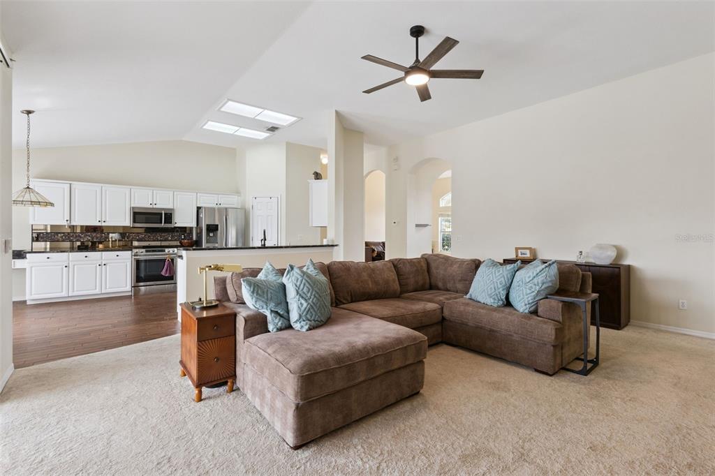 14313 ROXSHIRE DRIVE gallery image #9