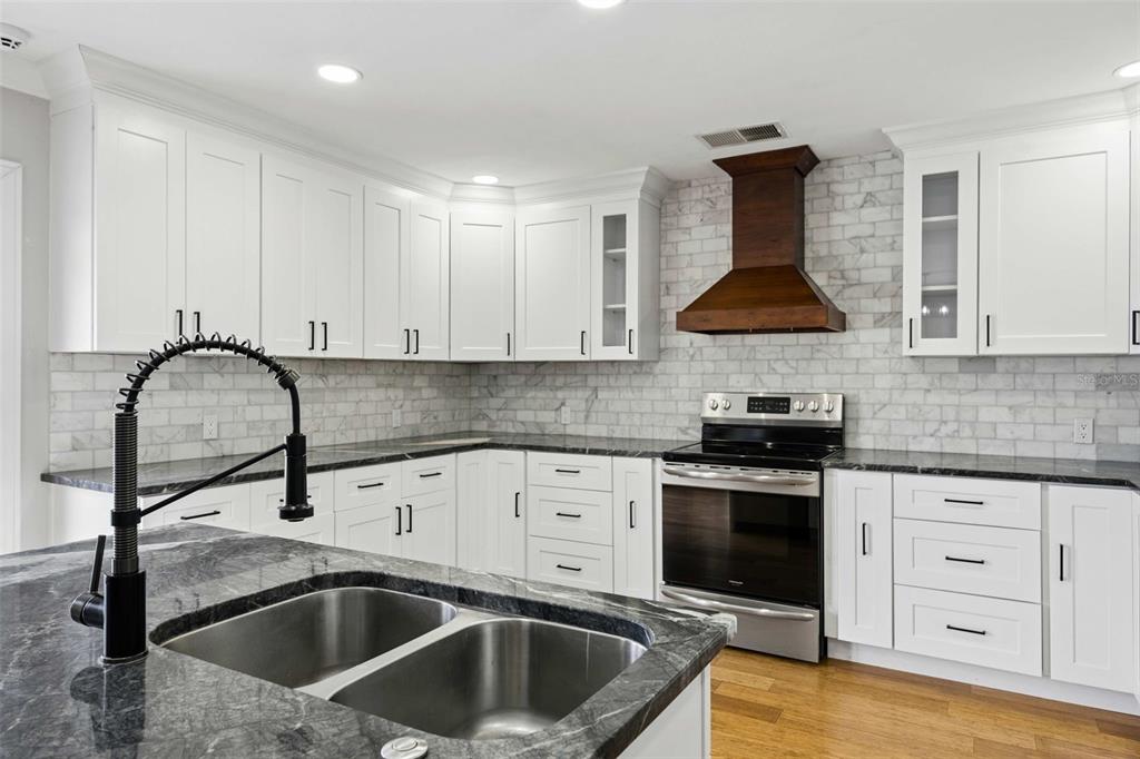 1714 CYPRESS RIDGE DRIVE gallery image #9
