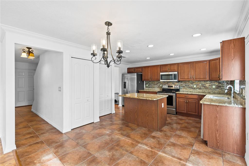 8830 ISLA BELLA DRIVE gallery image #9