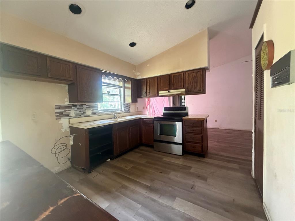 6234 SPARLING HILLS CIRCLE gallery image #7