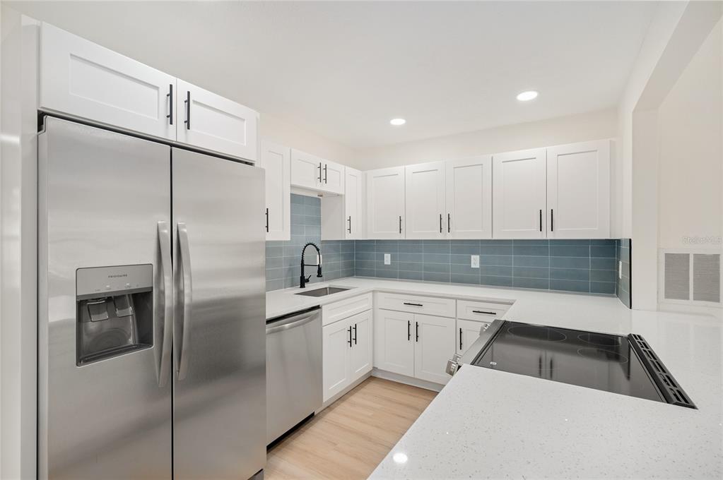 3733 SURREY DRIVE gallery image #10