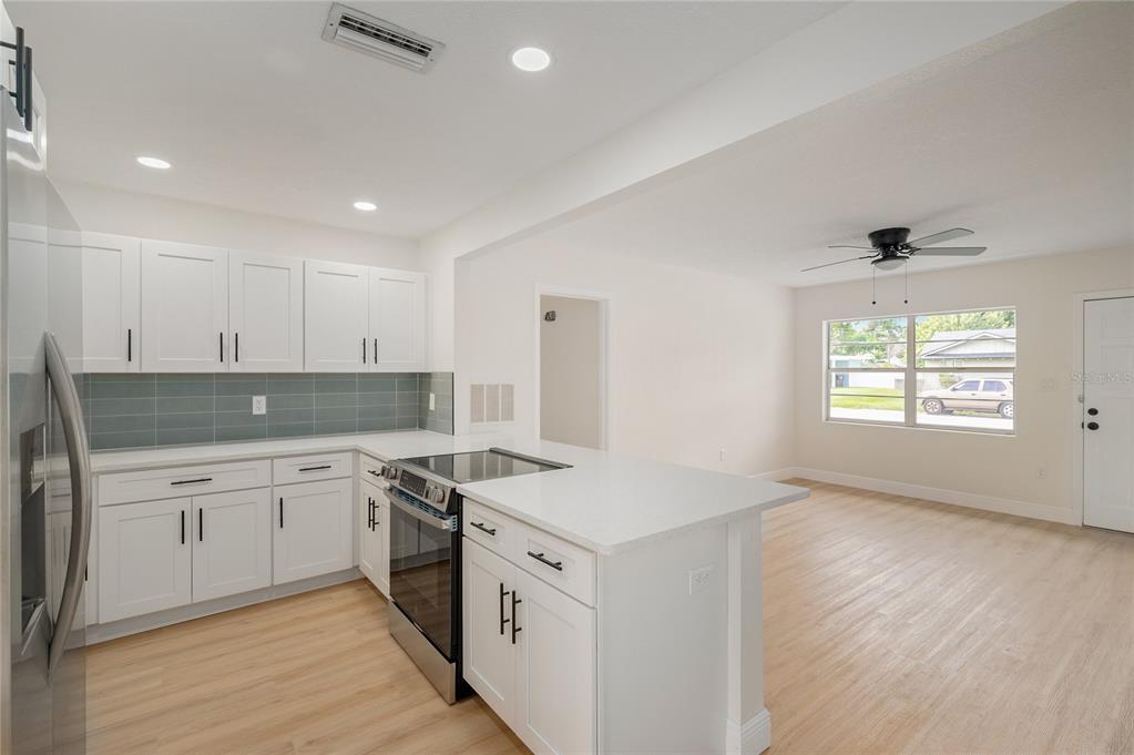 3733 SURREY DRIVE gallery image #11
