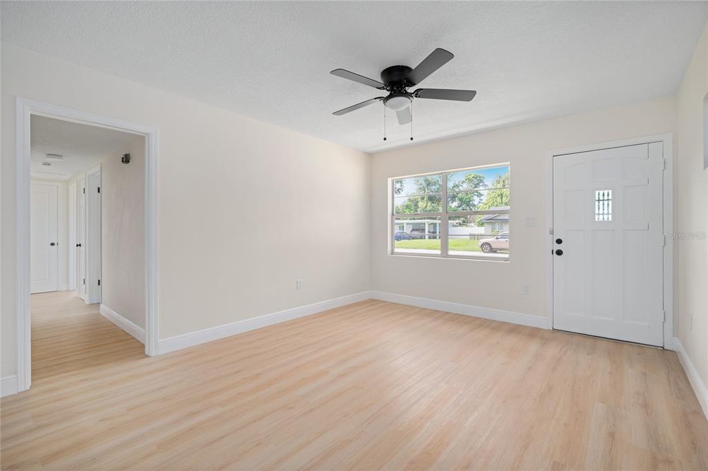 3733 SURREY DRIVE gallery image #13