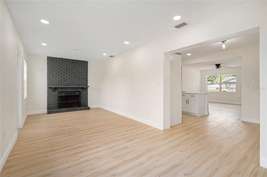 3733 SURREY DRIVE gallery image #15