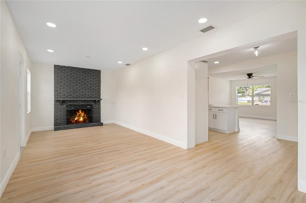 3733 SURREY DRIVE gallery image #16