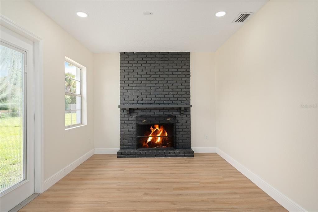 3733 SURREY DRIVE gallery image #18