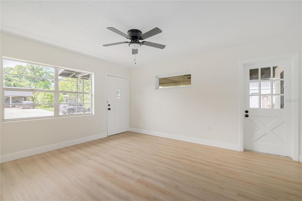 3733 SURREY DRIVE gallery image #20